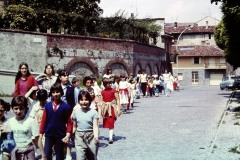 sul-piazzale-della-chiesa-4
